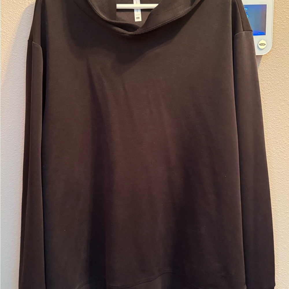 7 Diamonds brand Black Long Sleeve Pullover Hoodie